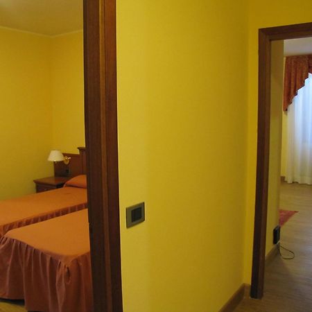 Hotel Ristorante Combolo Teglio Esterno foto