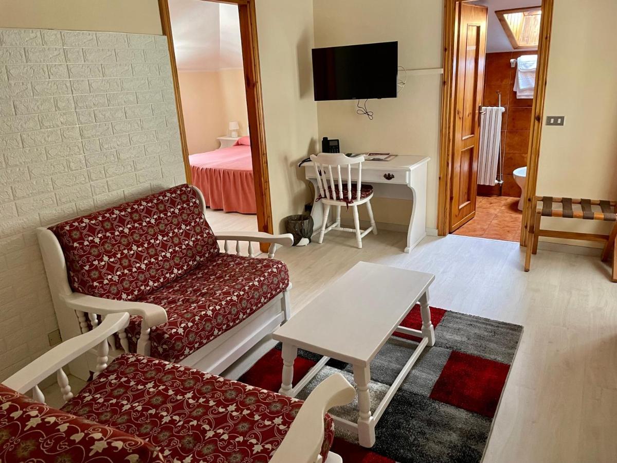Hotel Ristorante Combolo Teglio Esterno foto