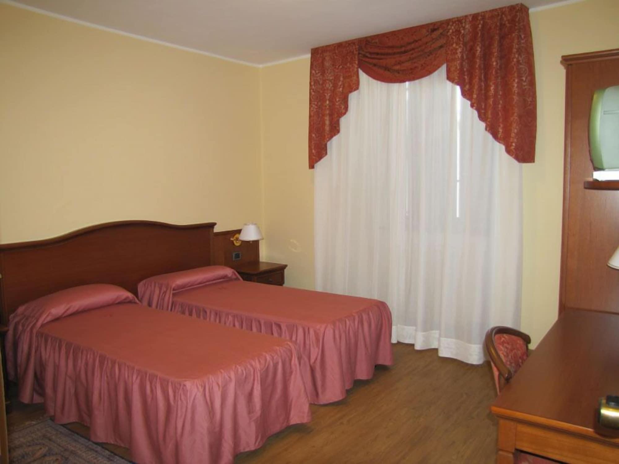 Hotel Ristorante Combolo Teglio Esterno foto