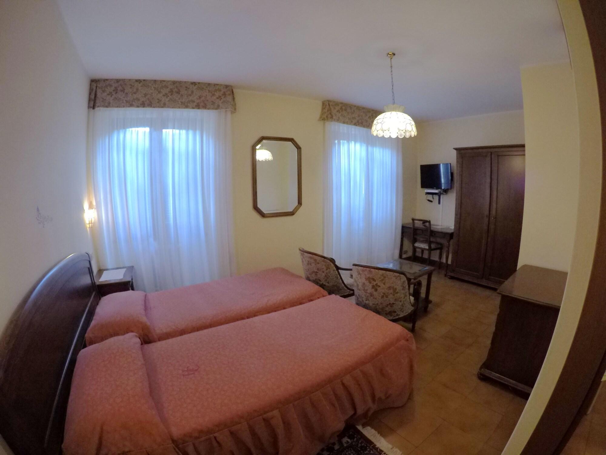 Hotel Ristorante Combolo Teglio Esterno foto