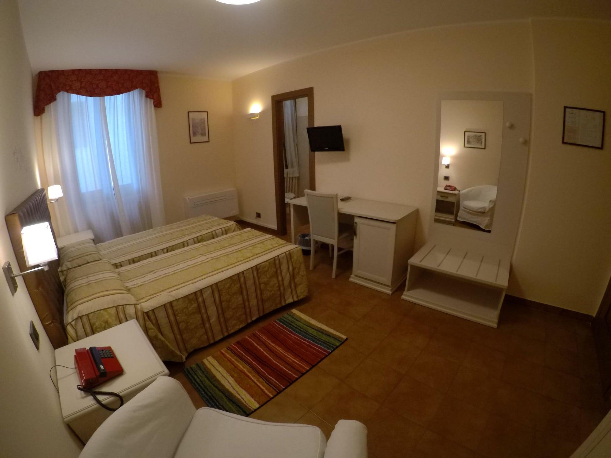 Hotel Ristorante Combolo Teglio Esterno foto