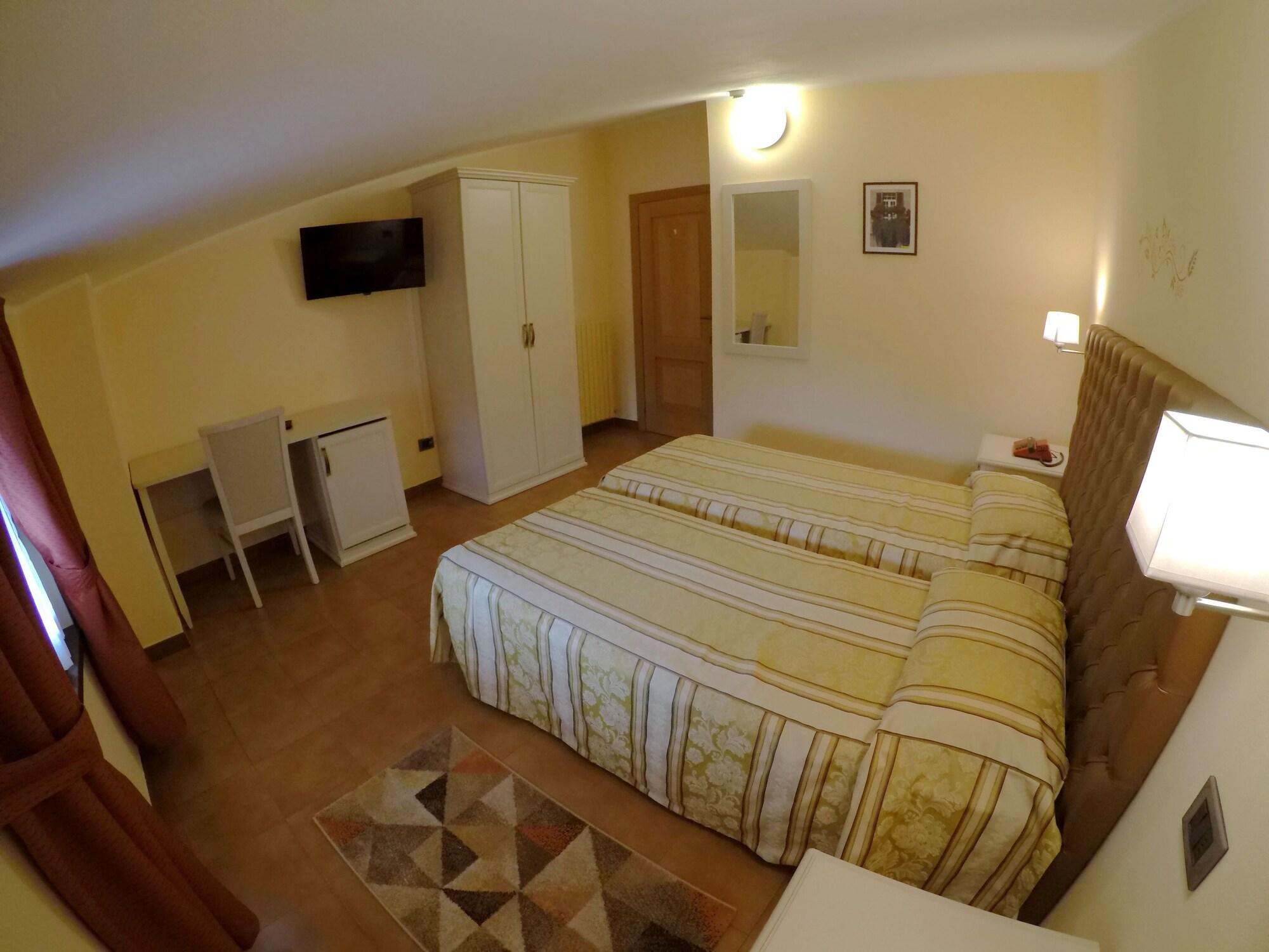 Hotel Ristorante Combolo Teglio Esterno foto