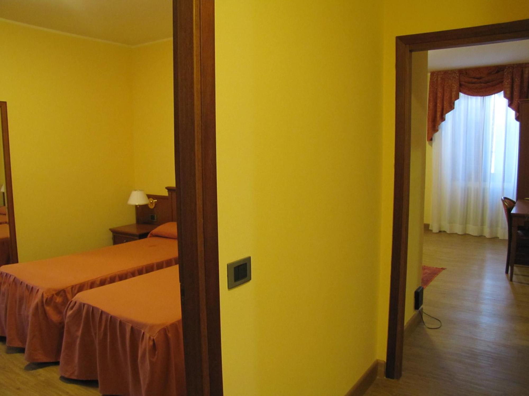 Hotel Ristorante Combolo Teglio Esterno foto