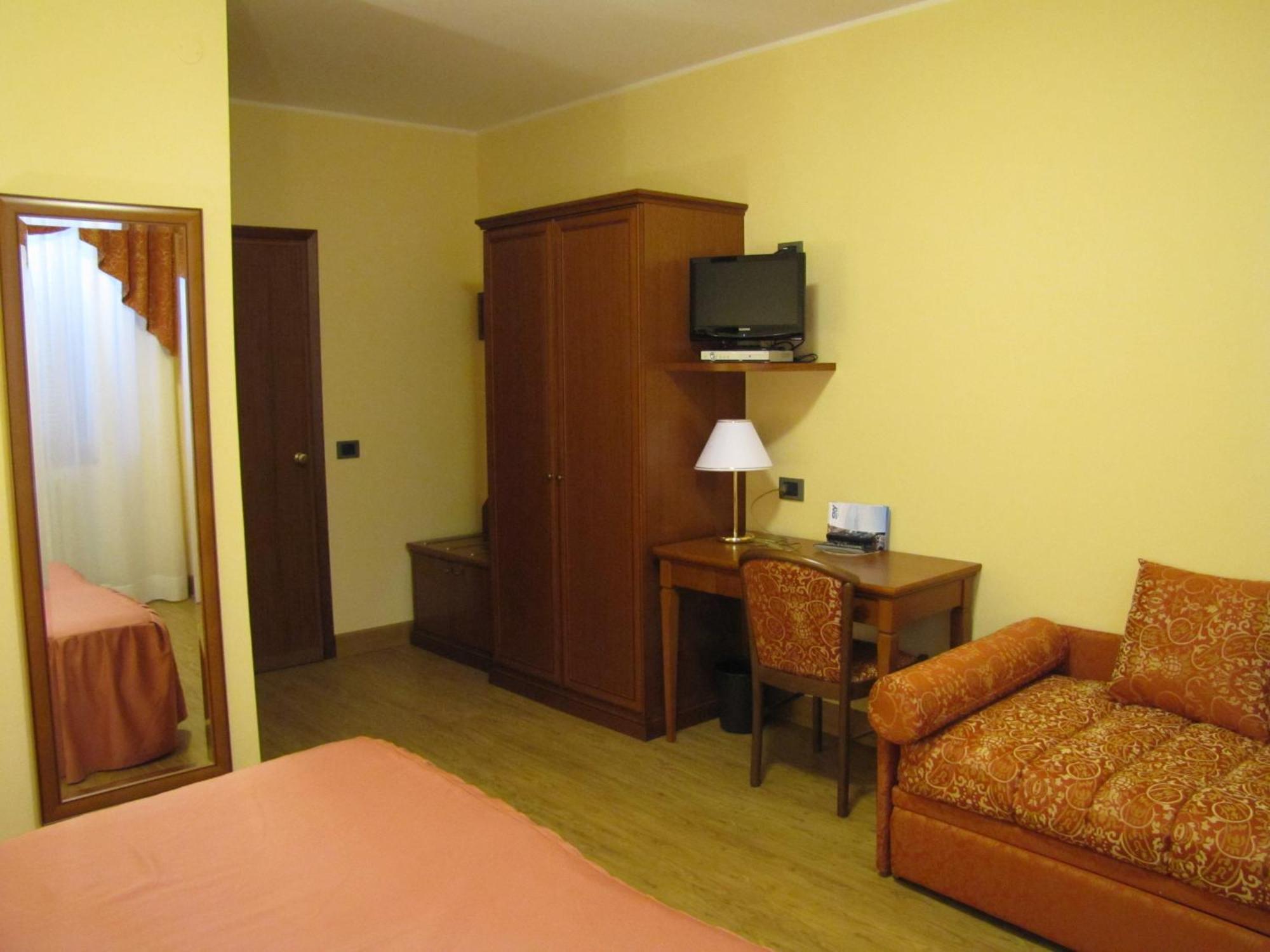 Hotel Ristorante Combolo Teglio Esterno foto