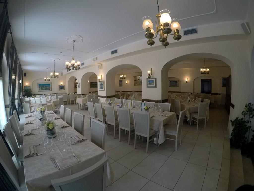 Hotel Ristorante Combolo Teglio Esterno foto
