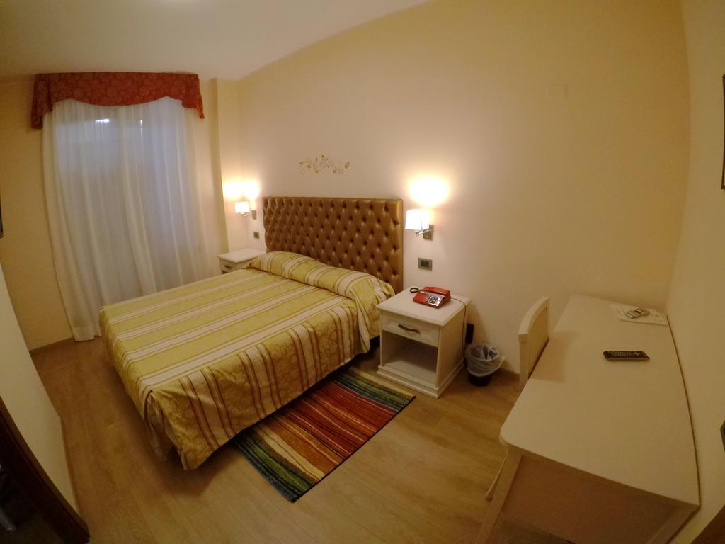 Hotel Ristorante Combolo Teglio Esterno foto