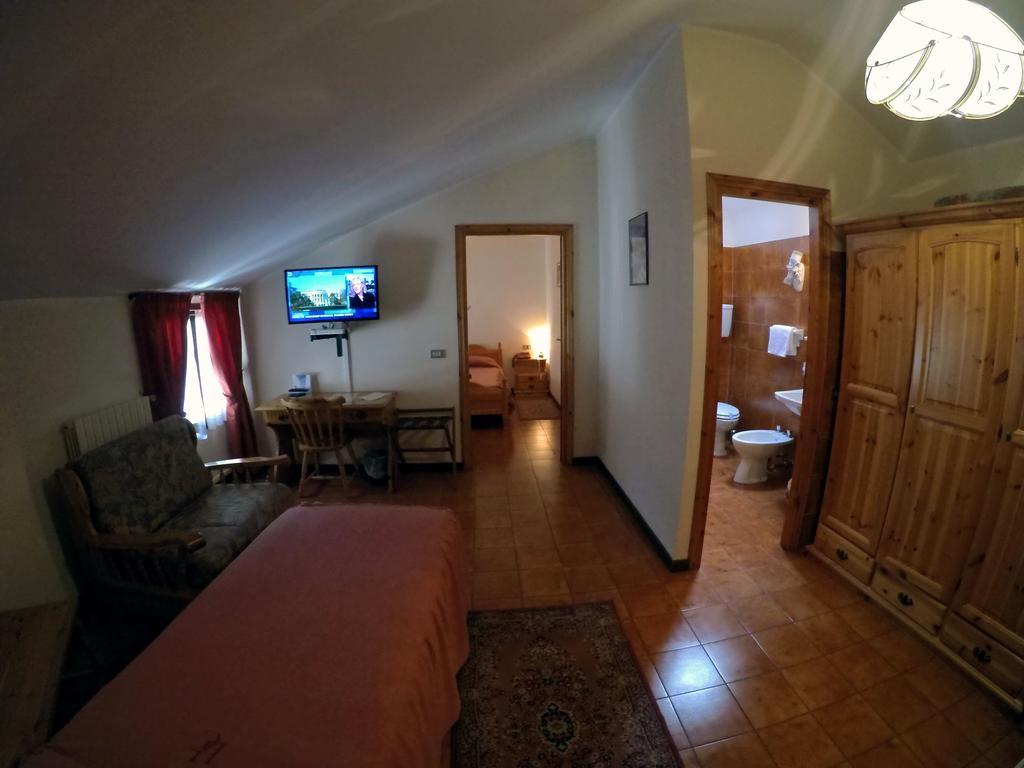 Hotel Ristorante Combolo Teglio Esterno foto