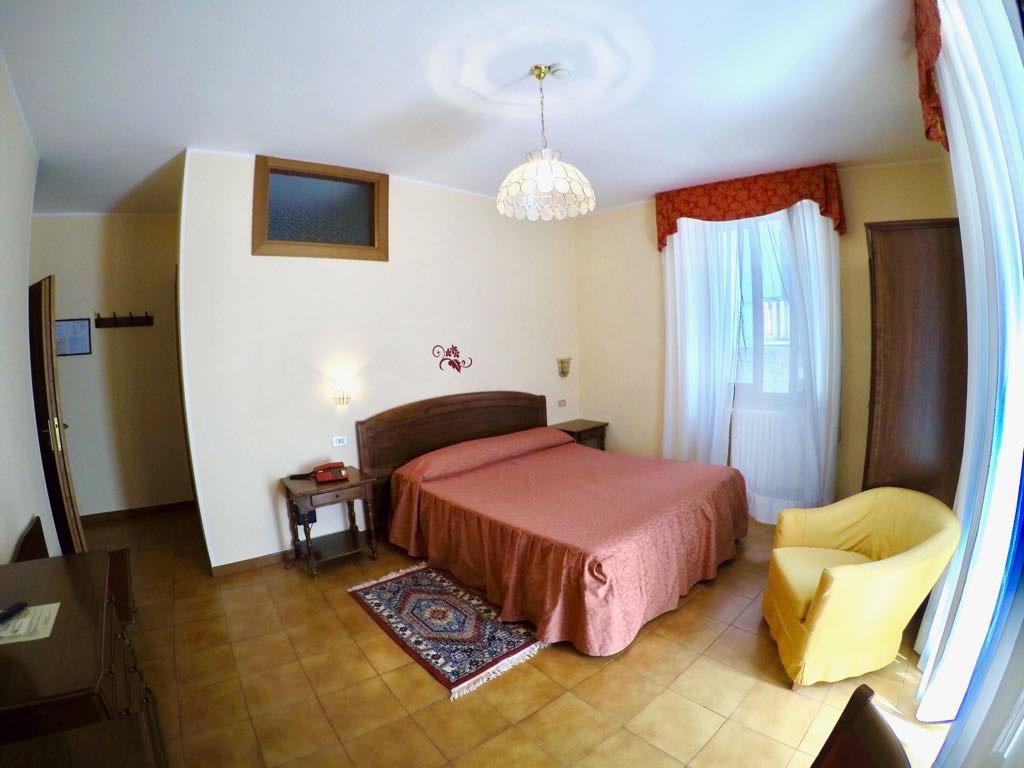 Hotel Ristorante Combolo Teglio Esterno foto