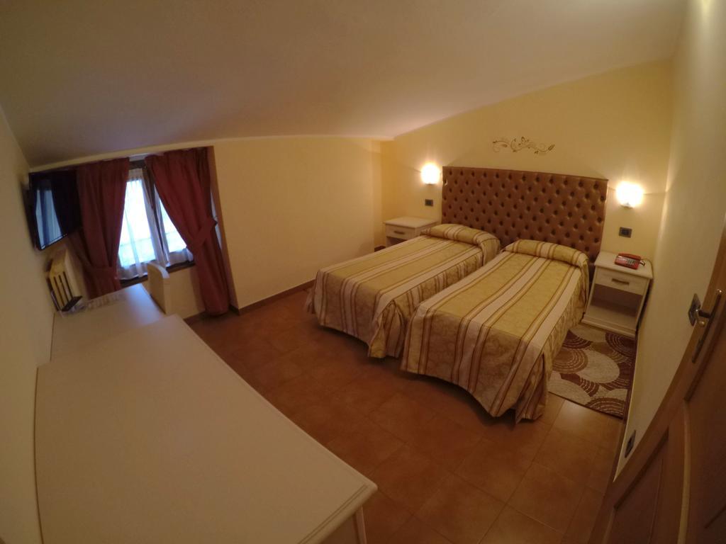 Hotel Ristorante Combolo Teglio Esterno foto