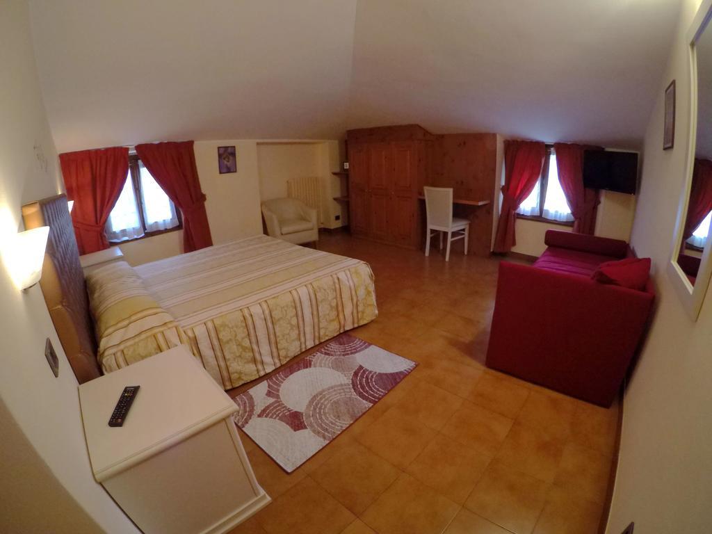 Hotel Ristorante Combolo Teglio Esterno foto