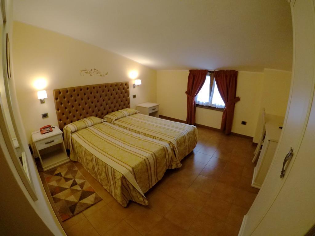 Hotel Ristorante Combolo Teglio Esterno foto