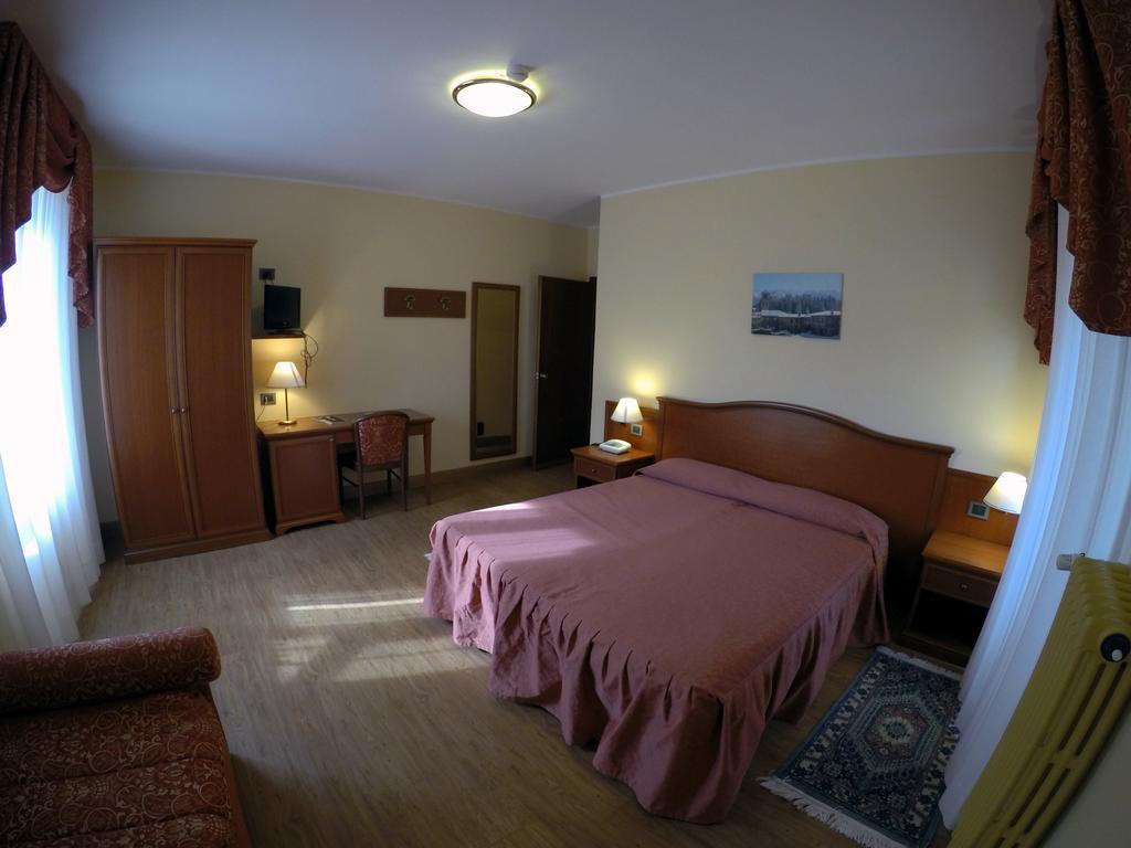 Hotel Ristorante Combolo Teglio Esterno foto