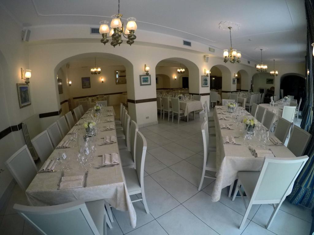 Hotel Ristorante Combolo Teglio Esterno foto