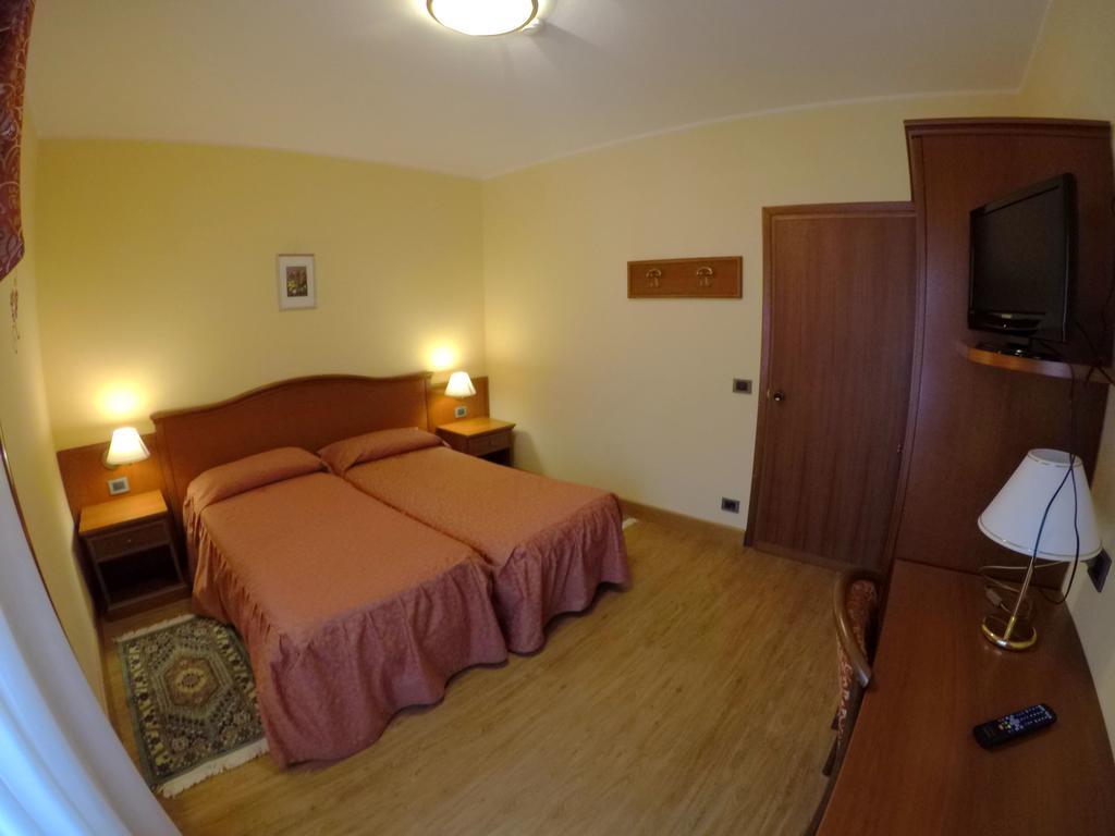 Hotel Ristorante Combolo Teglio Esterno foto