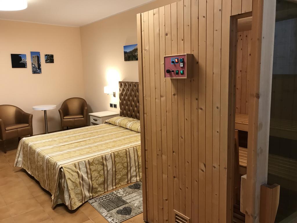 Hotel Ristorante Combolo Teglio Esterno foto