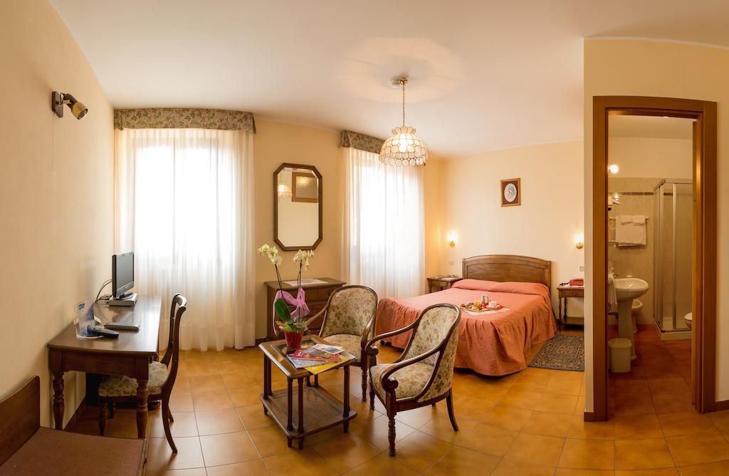 Hotel Ristorante Combolo Teglio Esterno foto