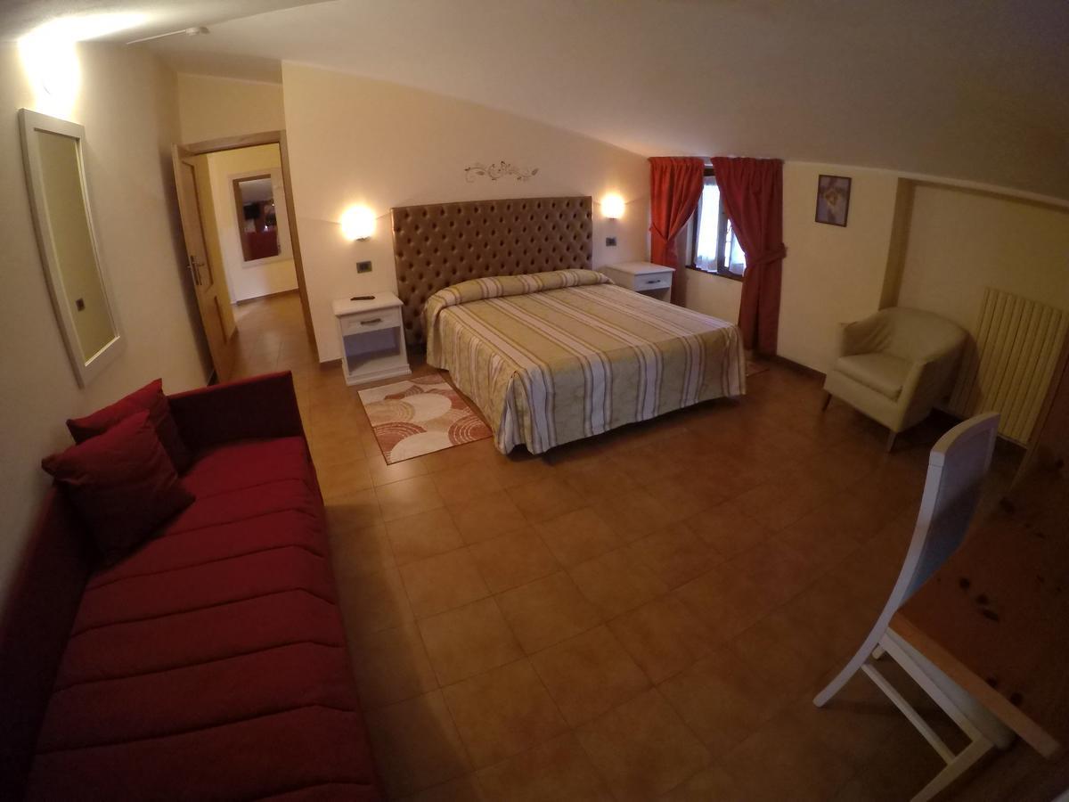 Hotel Ristorante Combolo Teglio Esterno foto